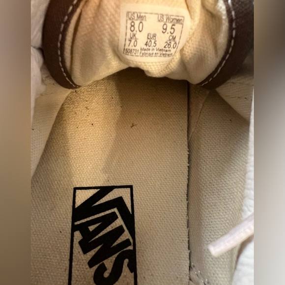 Vans. Only worn once. Size: women’s: 9.5/men’s: 8 - Picture 6 of 6